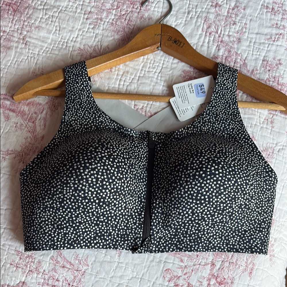 NWT Lululemon Athletica Black and White Bustier Sports Bra